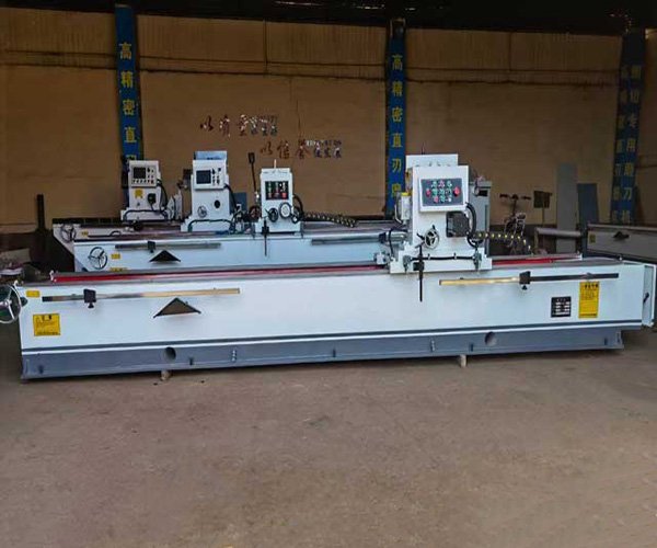Knife sharpening machine for plywood making