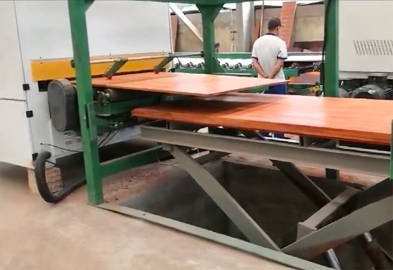 The machine is working Машина работает